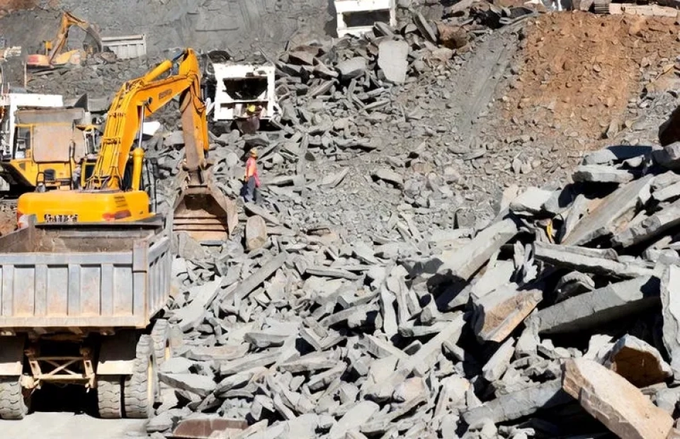 Desmonte de Rochas para Abertura de Estradas com Uso de Multimétodos